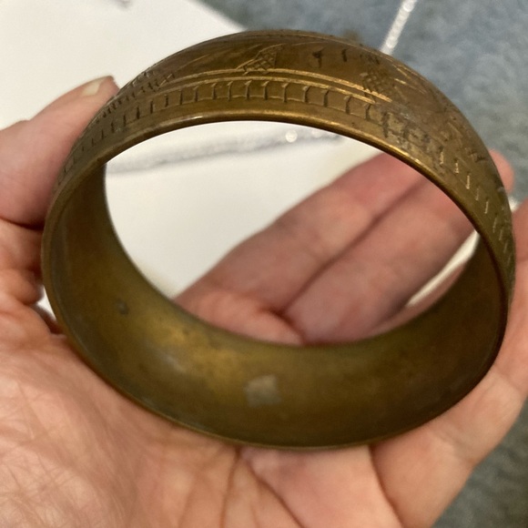 Vintage wide bangle bracelet with a print on it - Picture 5 of 8